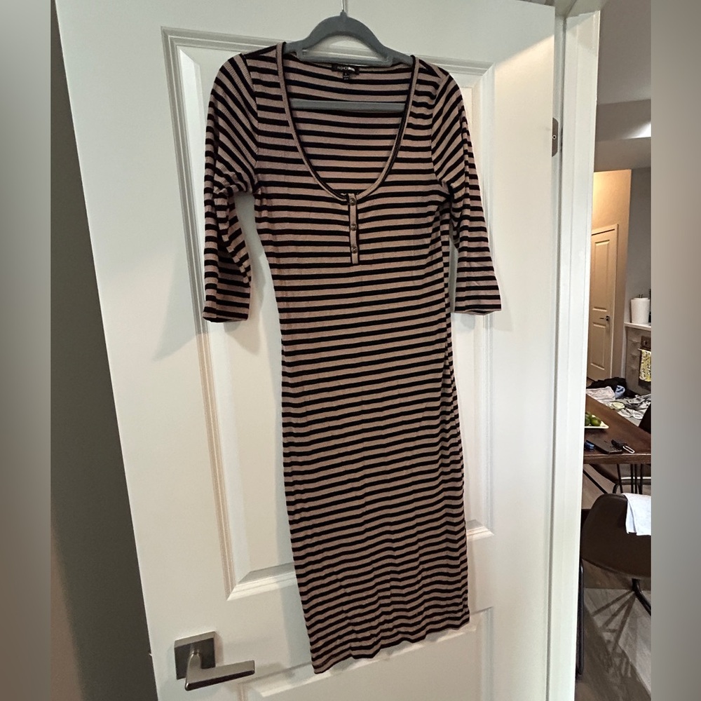 ❌SOLD❌ 
FashionNova Striped Midi dress with 3/4 Sleeves